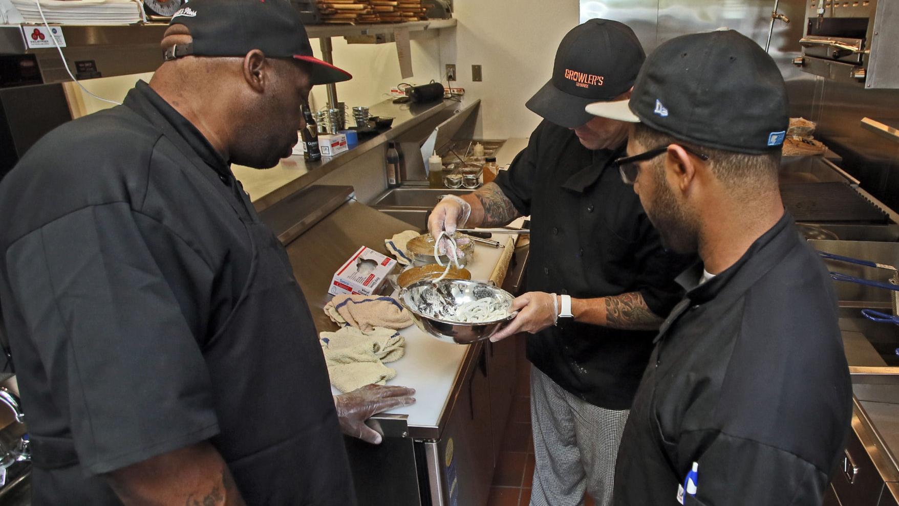 Arizona's unemployment rate remains flat as year-over-year wages rise